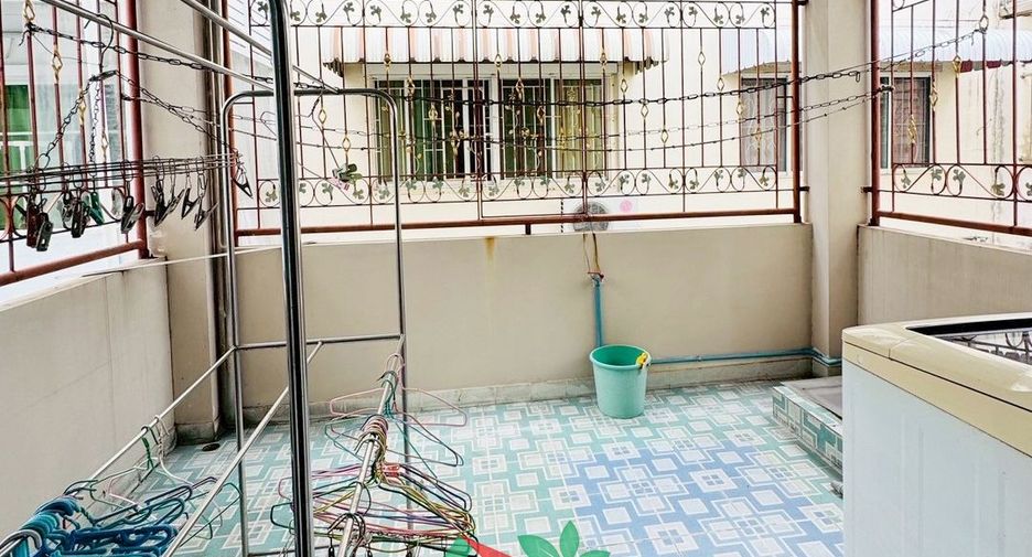 For sale 4 bedrooms townhouse in Bang Khun Thian, Bangkok