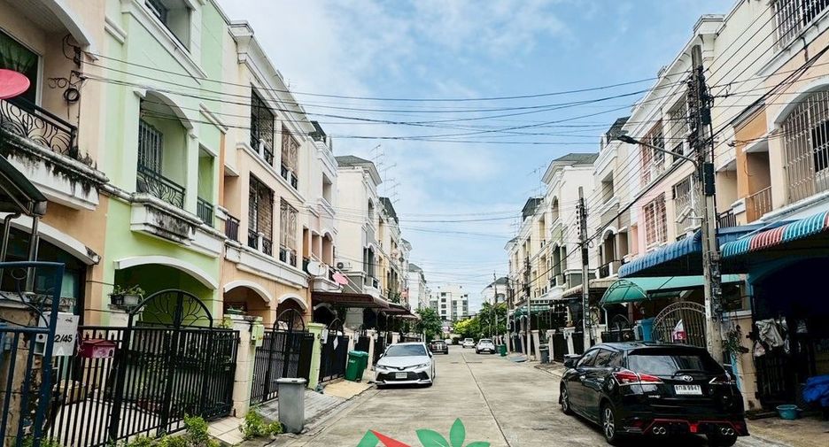 For sale 4 bedrooms townhouse in Bang Khun Thian, Bangkok