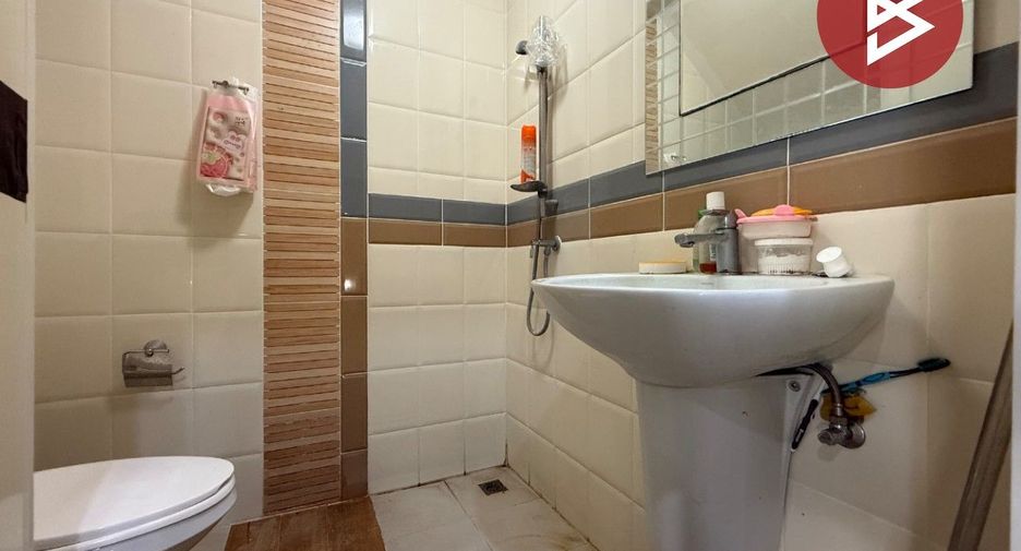 À vendre 4 chambres maison de ville à Bang Bua Thong, Nonthaburi