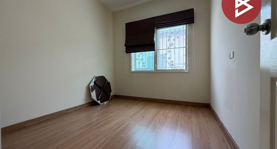 À vendre 4 chambres maison de ville à Bang Bua Thong, Nonthaburi