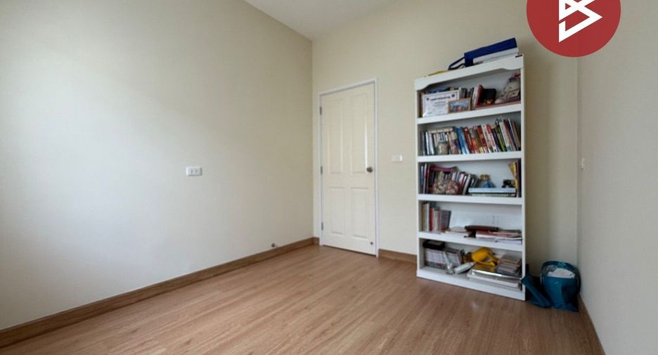À vendre 4 chambres maison de ville à Bang Bua Thong, Nonthaburi