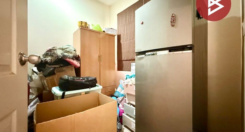 À vendre 4 chambres maison de ville à Bang Bua Thong, Nonthaburi