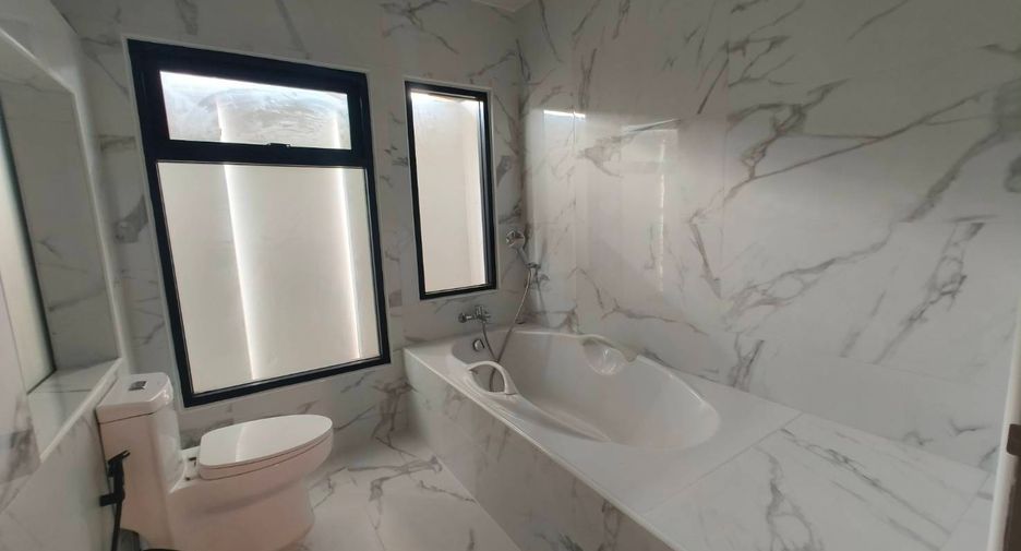 Haus zum Kauf mit 4 Zimmer in Bang Lamung, Chonburi