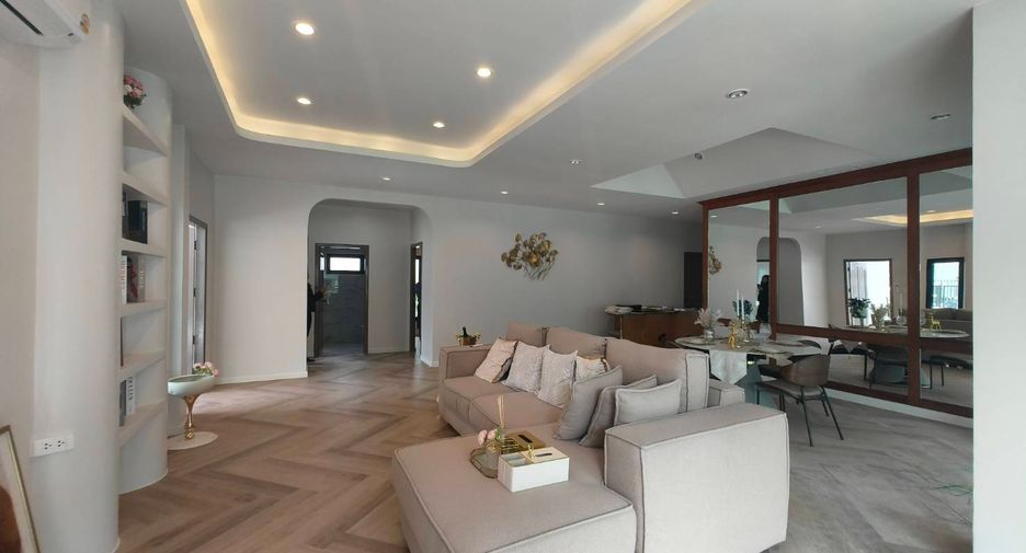 Haus zum Kauf mit 4 Zimmer in Bang Lamung, Chonburi