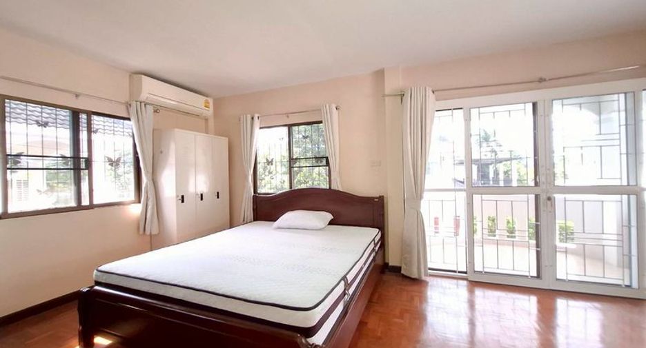 For rent 5 bedrooms house in San Sai, Chiang Mai