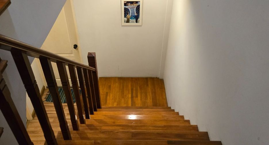 For sale 4 bedrooms townhouse in Bang Kapi, Bangkok