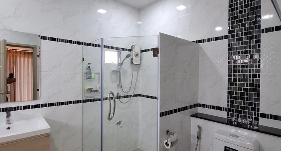 For rent 3 bedrooms house in San Kamphaeng, Chiang Mai