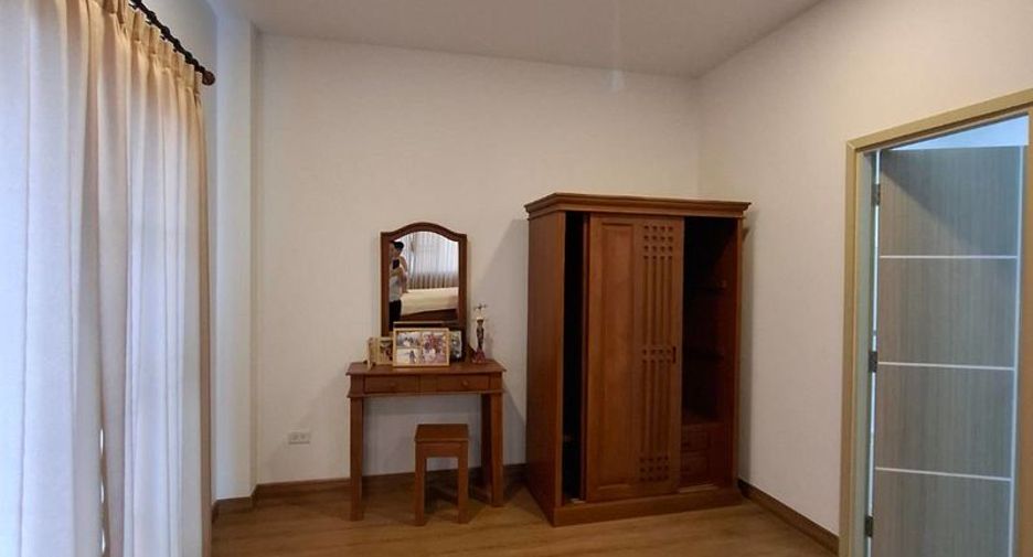 For rent 3 bedrooms house in San Kamphaeng, Chiang Mai