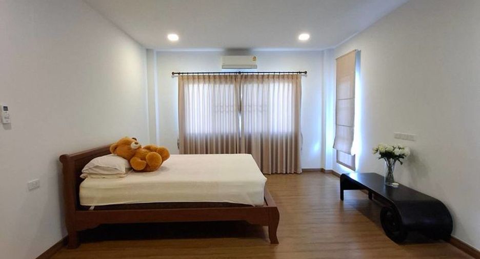 For rent 3 bedrooms house in San Kamphaeng, Chiang Mai