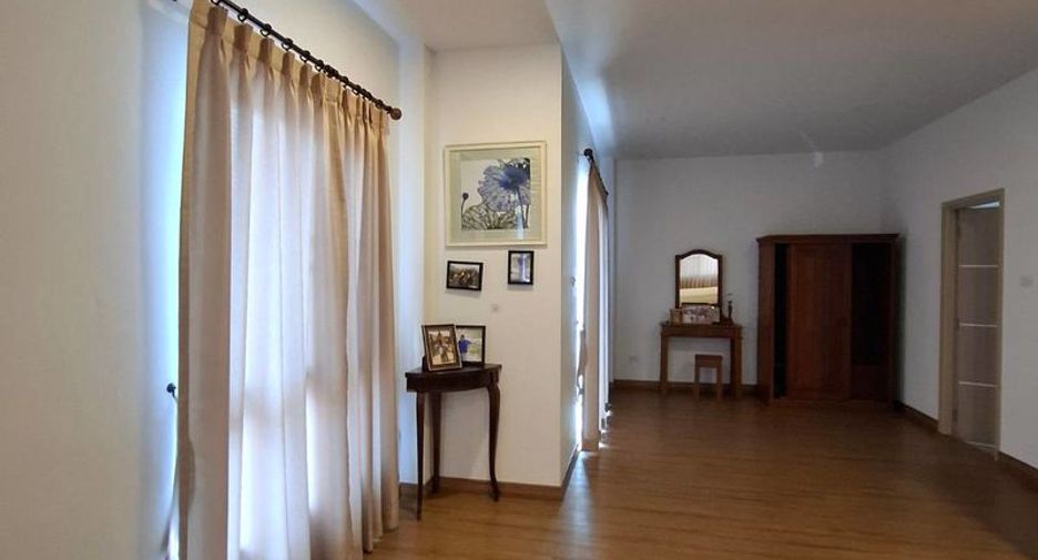 For rent 3 bedrooms house in San Kamphaeng, Chiang Mai