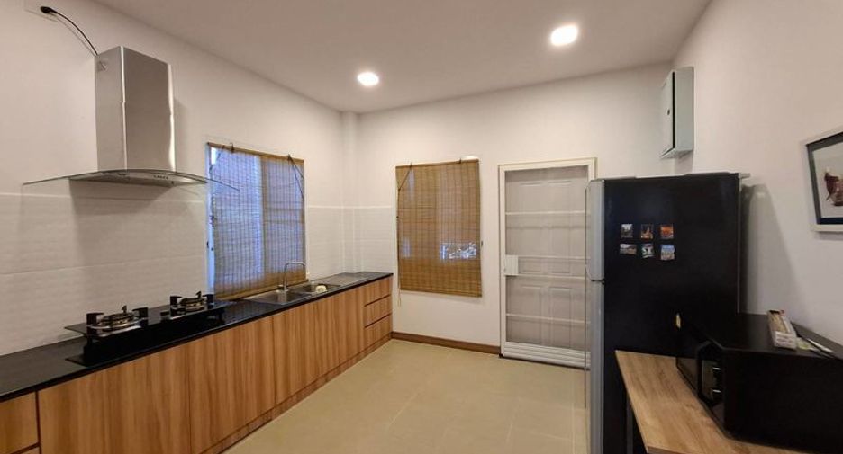 For rent 3 bedrooms house in San Kamphaeng, Chiang Mai