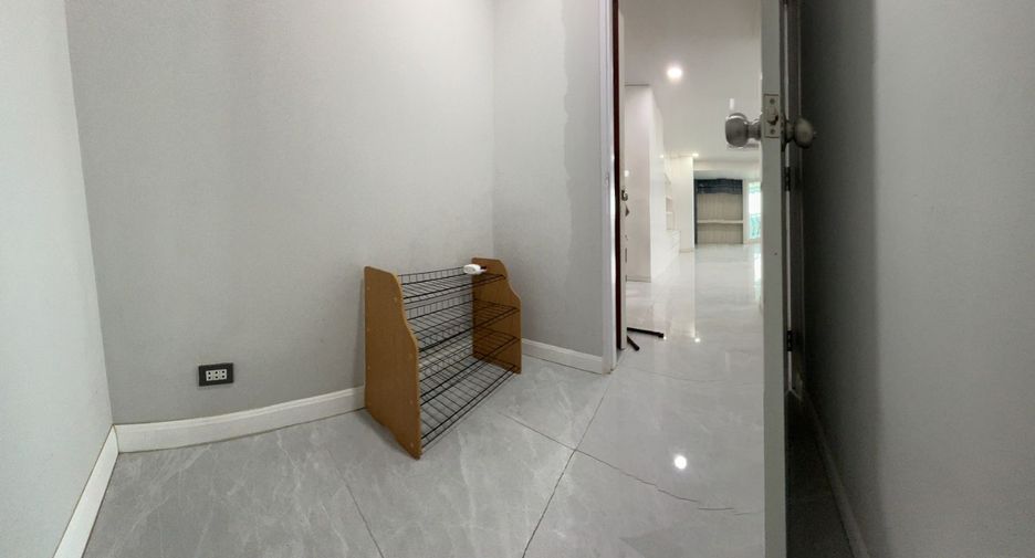 Wohnung zum Kauf mit 3 Zimmer in Lak Si, Bangkok