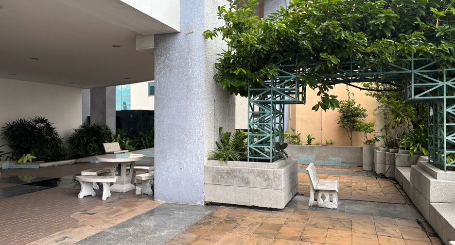 For sale 2 bedrooms retail Space in Yan Nawa, Bangkok
