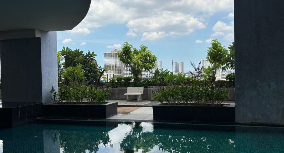For sale 2 bedrooms retail Space in Yan Nawa, Bangkok