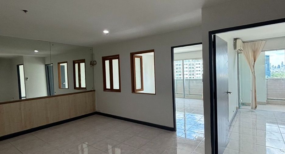 For sale 2 bedrooms retail Space in Yan Nawa, Bangkok