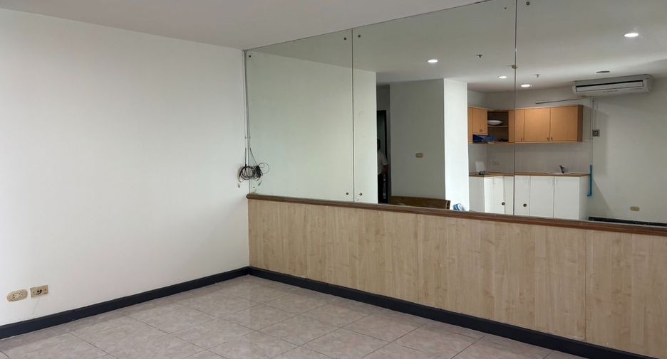 For sale 2 bedrooms retail Space in Yan Nawa, Bangkok