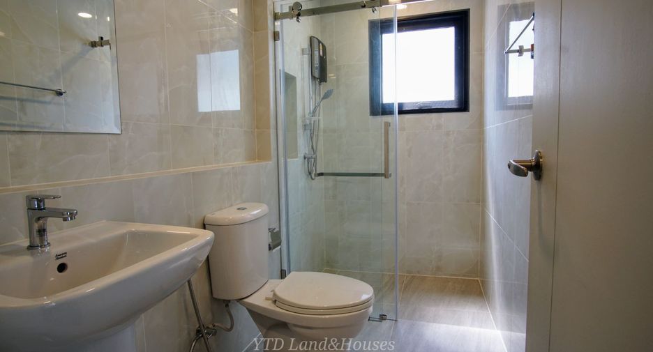 Casa en alquiler de 4 habitaciones en Bang Phli, Samut Prakan
