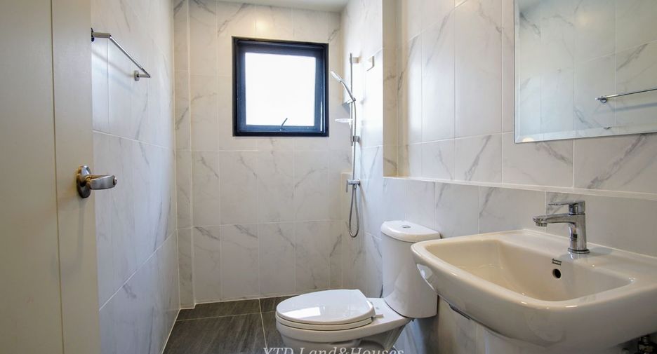 Casa en alquiler de 4 habitaciones en Bang Phli, Samut Prakan
