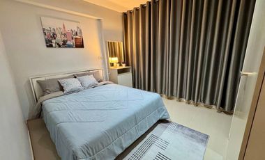 À louer 2 chambres condo à Huai Khwang, Bangkok