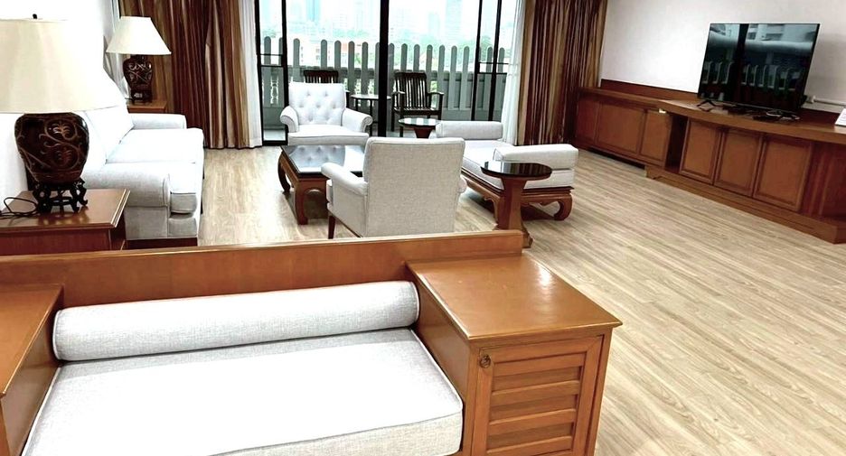 À louer 4 chambres appartement avec services à Watthana, Bangkok