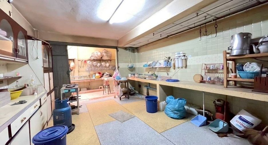 For sale 6 bedrooms retail Space in Ratchathewi, Bangkok