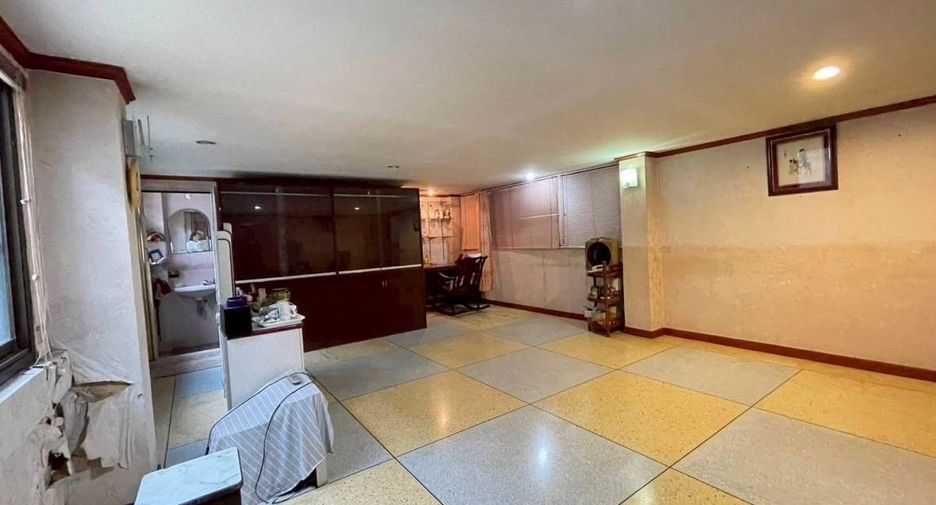 For sale 6 bedrooms retail Space in Ratchathewi, Bangkok