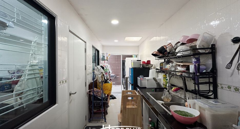 For rent and for sale 3 bedrooms townhouse in Sai Mai, Bangkok