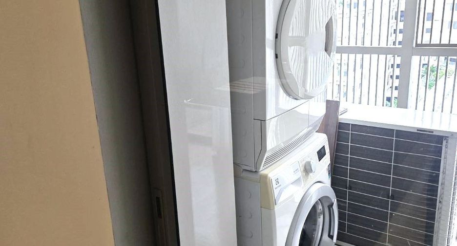 Condo en alquiler de 3 habitaciones en Khlong Toei, Bangkok