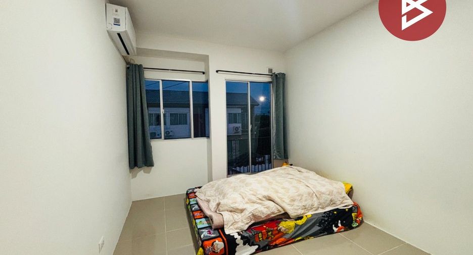 Casa adosada en venta de 3 habitaciones en Bang Phli, Samut Prakan