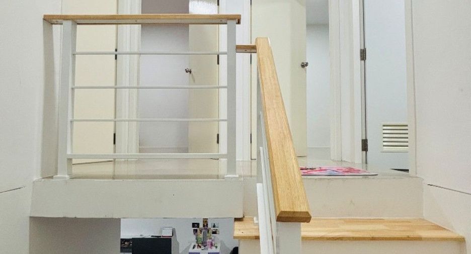Casa adosada en venta de 3 habitaciones en Bang Phli, Samut Prakan