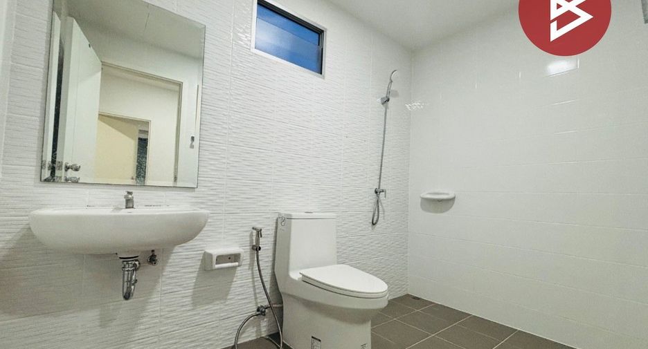 Casa adosada en venta de 3 habitaciones en Bang Phli, Samut Prakan