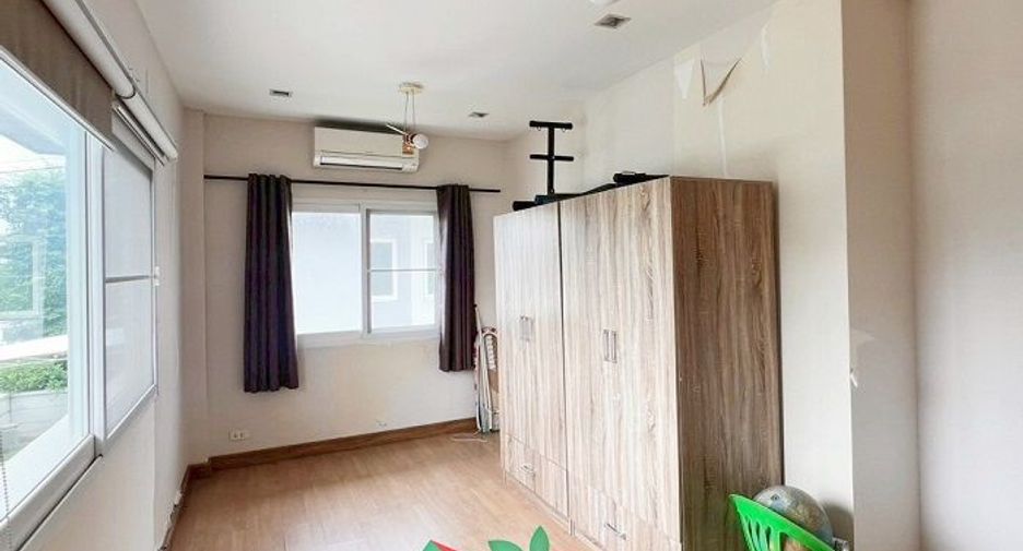 For sale 4 bedrooms house in Sai Mai, Bangkok