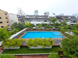 For sale 5 bedrooms townhouse in Watthana, Bangkok