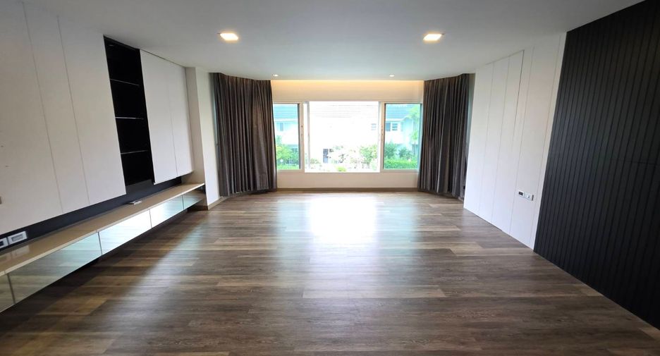 For sale 5 bedrooms townhouse in Watthana, Bangkok