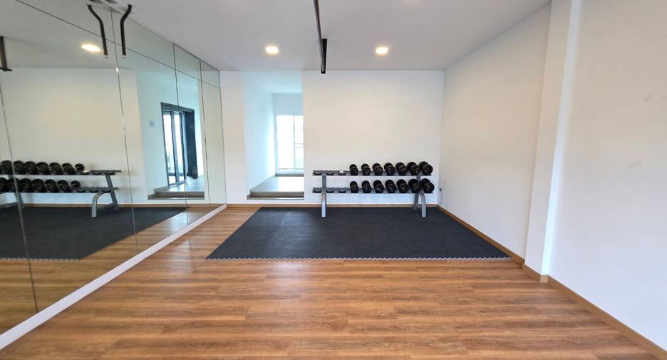 For sale 5 bedrooms townhouse in Watthana, Bangkok