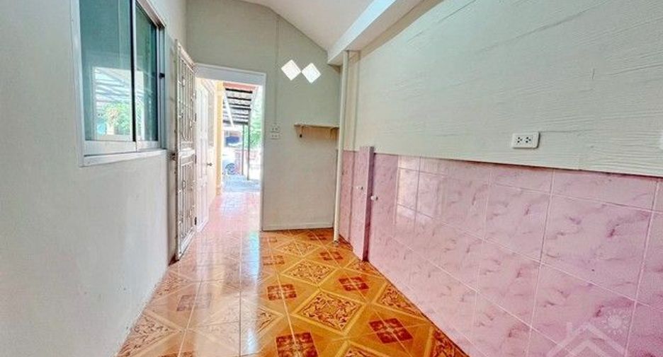 For rent and for sale 4 bedrooms house in Si Racha, Chonburi