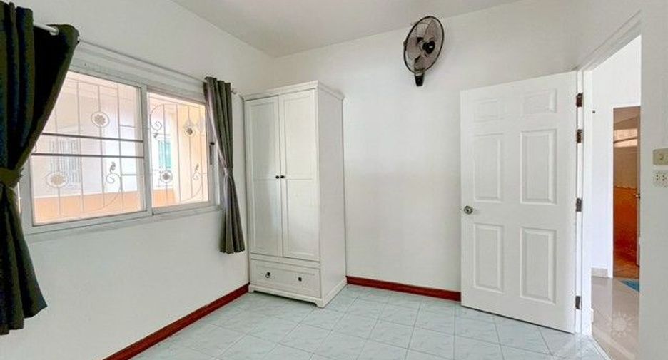 For rent and for sale 4 bedrooms house in Si Racha, Chonburi
