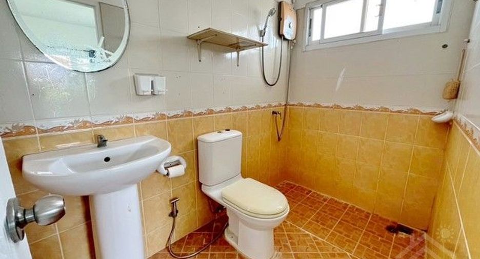 For rent and for sale 4 bedrooms house in Si Racha, Chonburi
