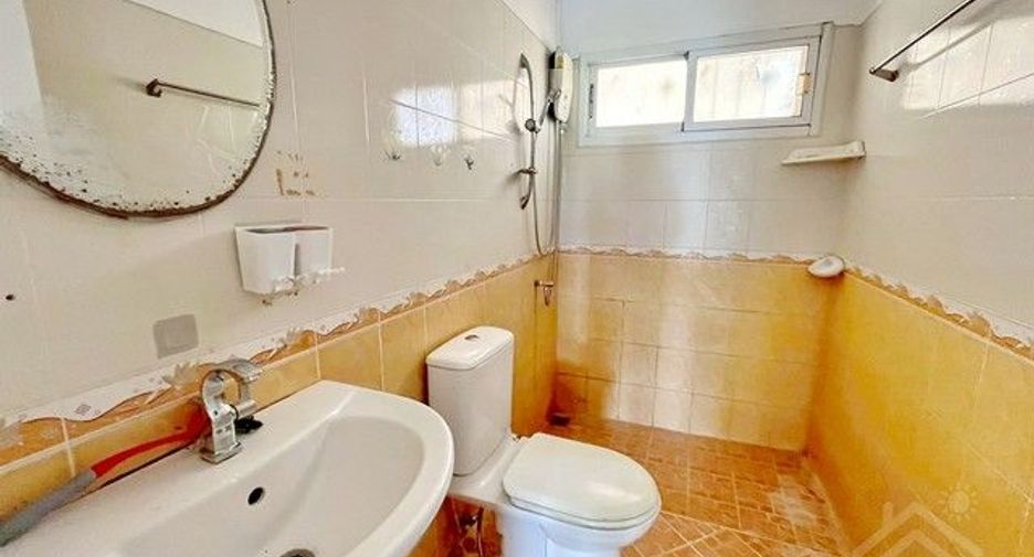 For rent and for sale 4 bedrooms house in Si Racha, Chonburi