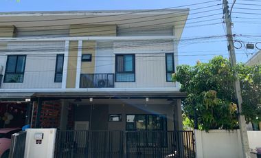 Reihenhaus zum Kauf mit 4 Zimmer in Lat Lum Kaeo, Pathum Thani