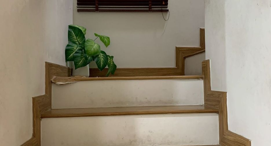 For sale 4 bedrooms townhouse in Lat Lum Kaeo, Pathum Thani