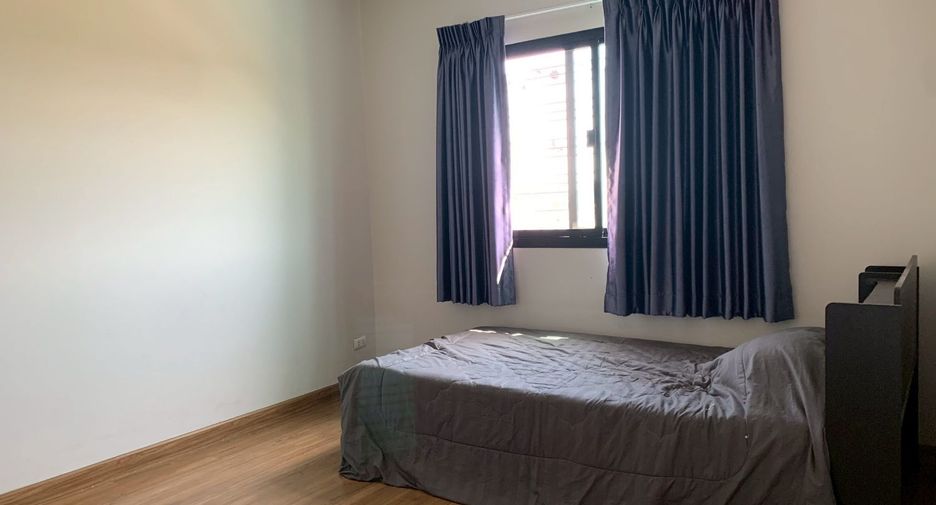 For sale 4 bedrooms townhouse in Lat Lum Kaeo, Pathum Thani