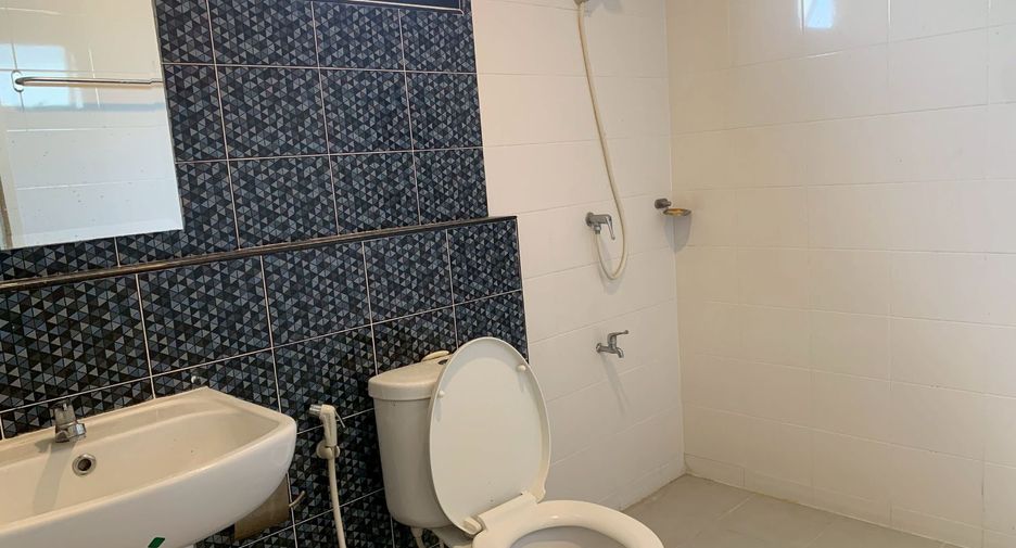 For sale 4 bedrooms townhouse in Lat Lum Kaeo, Pathum Thani
