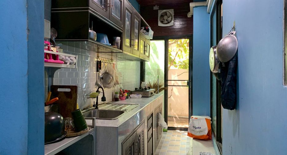 For sale 4 bedrooms townhouse in Lat Lum Kaeo, Pathum Thani