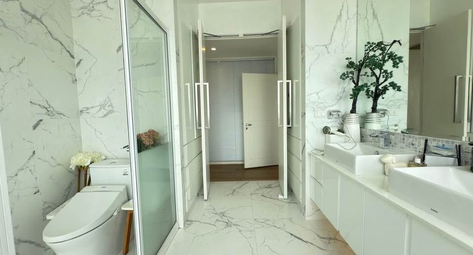 For rent and for sale 3 bedrooms condo in Sathon, Bangkok