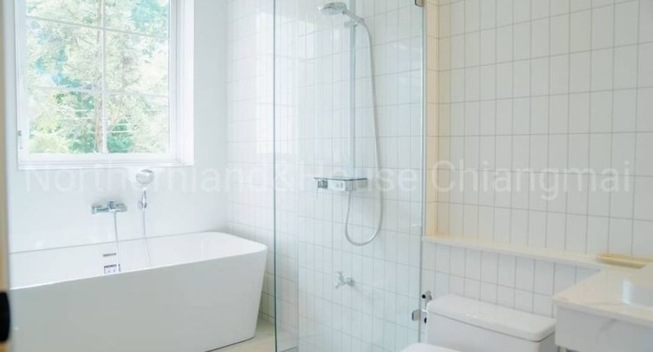 For rent 4 bedrooms villa in Mueang Chiang Mai, Chiang Mai