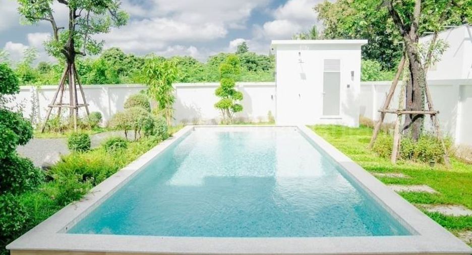 For rent 4 bedrooms villa in Mueang Chiang Mai, Chiang Mai