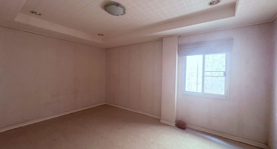 For sale 7 bedrooms retail Space in Bang Khae, Bangkok