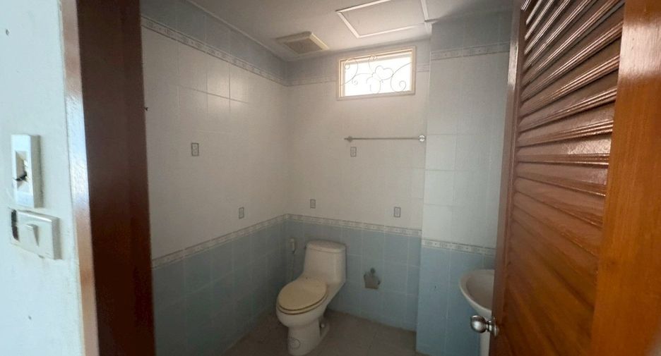 For sale 7 bedrooms retail Space in Bang Khae, Bangkok