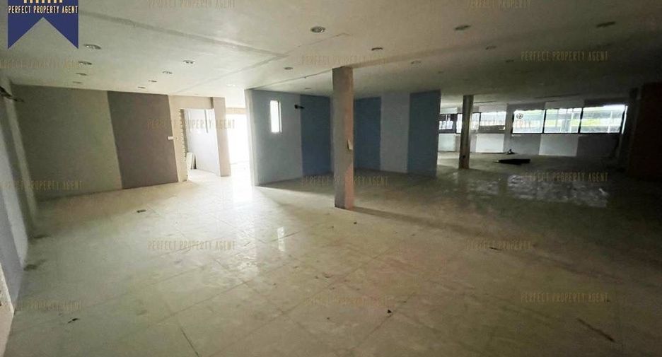 Almacén en venta de 10 habitaciones en Bang Na, Bangkok